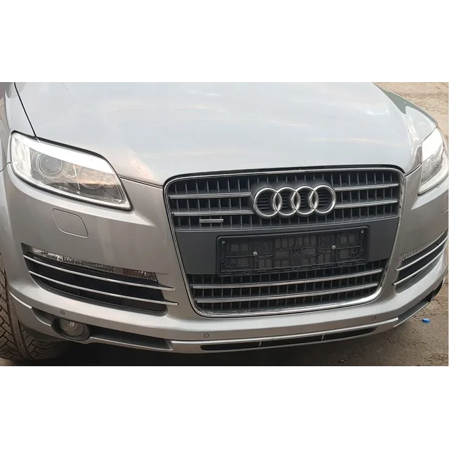 AUDI Q7 - CHROME GRILL STRIP + HALOGEN