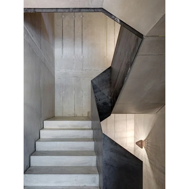 Baldosas grises tipo hormigón para escaleras, 100x30, estructura de hormigón antideslizante