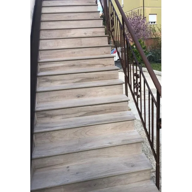 Baldosas símil madera para escaleras 100x30 OUTDOOR