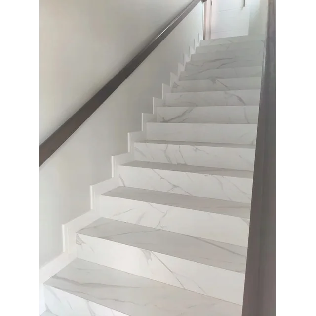 Baldosas tipo mármol blanco para escaleras con VEIN 120x30 mate, ¡antideslizante!