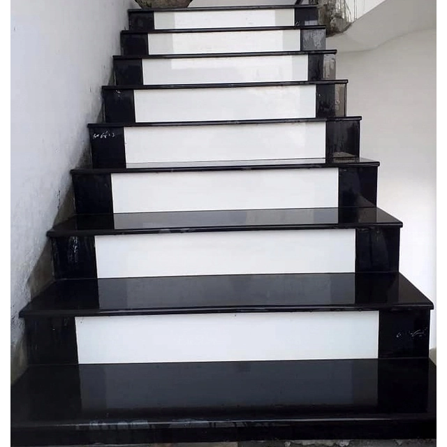 Biela stúpačka schodov 20cm VYSOKÝ LESK