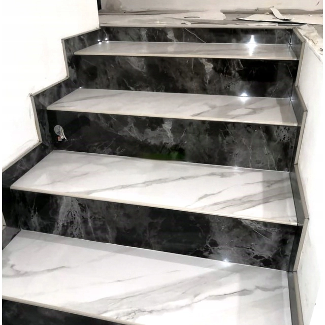 Carreaux d'escalier CALACATTA 120x30 HAUTE BRILLANCE