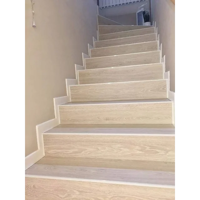 Carrelage escalier imitation bois clair 100x30 crème / beige Bois dans les escaliers