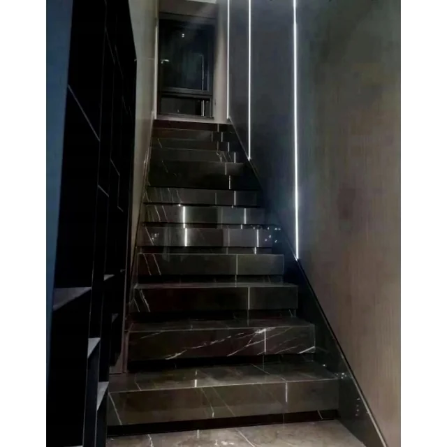 Černé mramorové dlaždice na schodiště 120x30 LESK