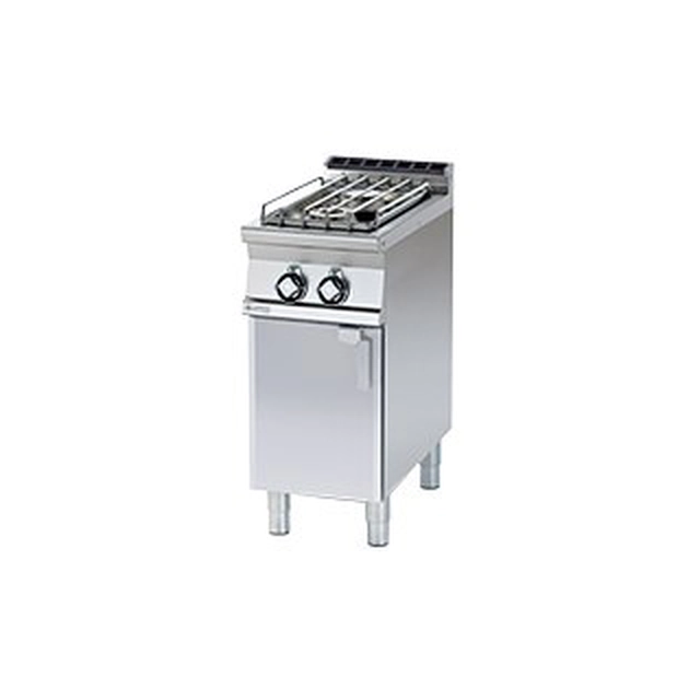 Gas cooker with a cupboard