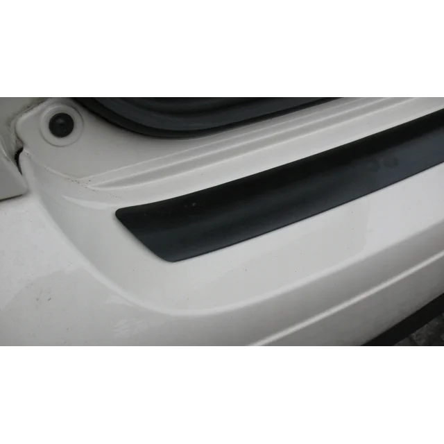 Hyundai i30 - Черна предпазна лайсна за задна броня
