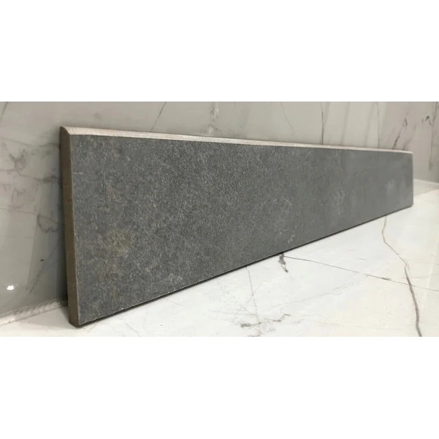 Matinis pilkas cokolis iš akmens masės plytelių 60 cm - paruoštas montavimui PIGIAUSIA