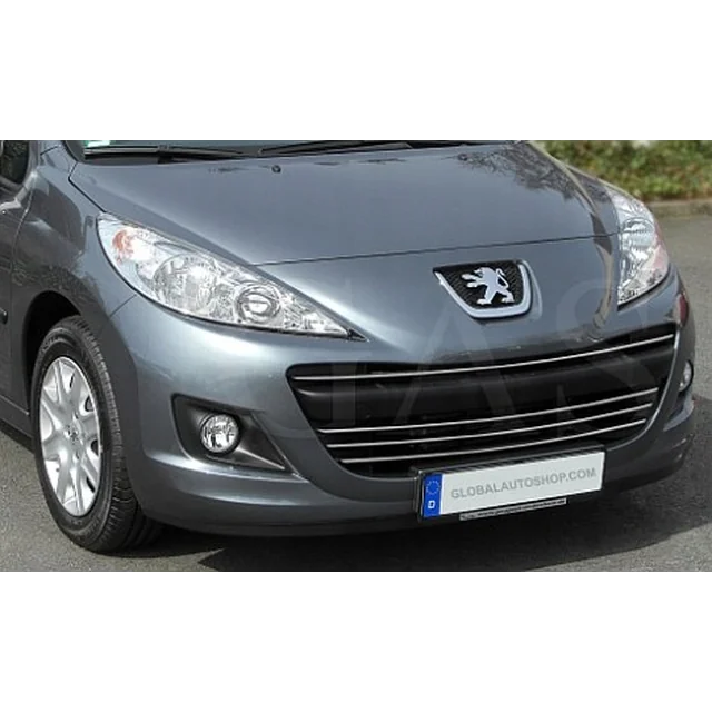 Peugeot 207 - Benzi cromate Ajustarea barei de protecție false a grilului cromat