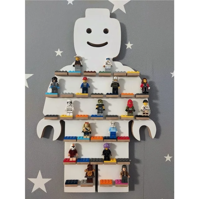 Un display per i personaggi LEGO con un sorriso