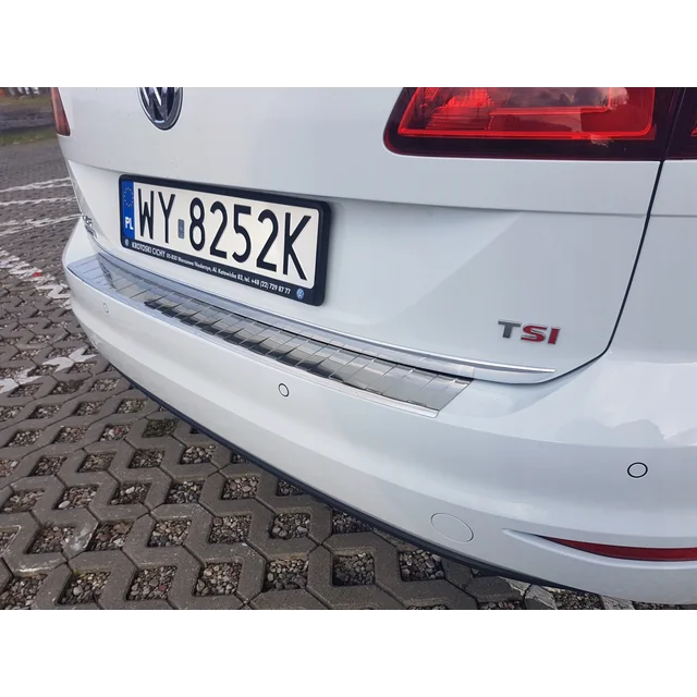 VW Golf Sportsvan - CHROME strip on the trunk lid