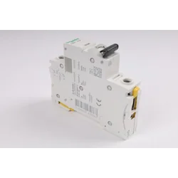 A9F03106 Schneider Electric - Usado