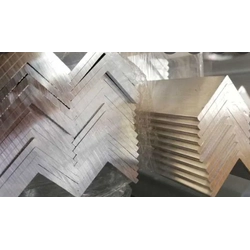 Alumínium szög 40x40x3mm Fotovoltaikus Ekierki, háromszög
