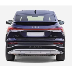 Audi Q4 e-tron - STRISCIA CROMATA sul cofano del bagagliaio