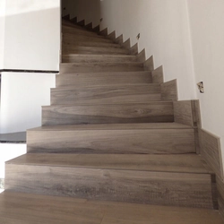 Baldosas símil madera para escaleras 100x30 ranuras BOARD