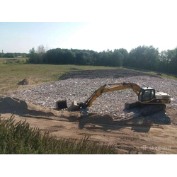 Demolition works, laying paving stones, building roads, managing plots, digging ditches
