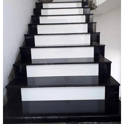 Biela stúpačka schodov 20cm VYSOKÝ LESK