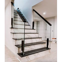 Fekete sima csempék lépcsőhöz 100x30 + fehér felszálló - NAGYFÉNYES