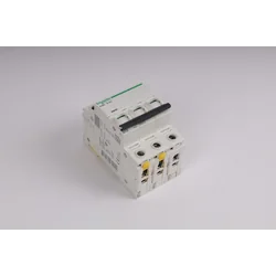 iC60N – 3P – 10A Schneider Electric – naujas perteklius