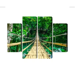 Image d'un pont en bambou en plusieurs parties dans la forêt tropicale