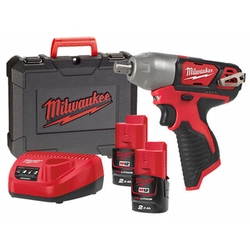 Milwaukee M12 BIW12-202C akumulátorový rázový utahovák 12 V | 138 Nm | 1/2 palců | Uhlíkový kartáč | 2 x 2 Ah baterie + nabíječka | V kufru