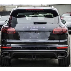 Porsche CAYENNE II Chrómové lišty veka kufra 21