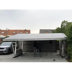 Posto auto coperto solare con moduli solari 30 per veicolo 4, con possibilità di installazione dell'impianto fotovoltaico.