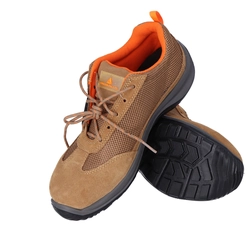 Sapato confeccionado em veludo split couro e poliéster tipo MESH, solado em PU bicamada com diferentes densidades, biqueira e palmilha, compósito, bege 42