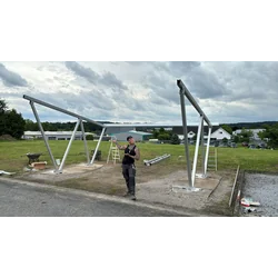 Solar carport with 30 solar modules for 4 vehicle, with the possibility of installing the photovoltaic system.