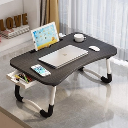 Sulankstomas stalas su stalčiumi nešiojamam kompiuteriui, telefonui ir planšetei