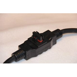 "T" kabelis, jungiantis Apsystem mikroinverterį prie kintamosios srovės magistralės 3-fazowy