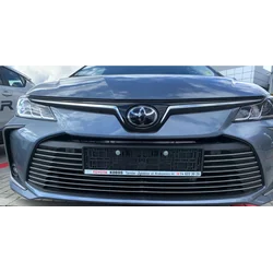 TOYOTA COROLLA E21 - benzi CROMATE pe bara de protecție GRILL