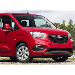 Vauxhall Combo - Afinação de manequins de pára-choques com tiras cromadas