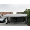 Zonnecarport met 15 zonnepanelen voor 2 voertuig met de mogelijkheid om het fotovoltaïsche systeem te installeren.